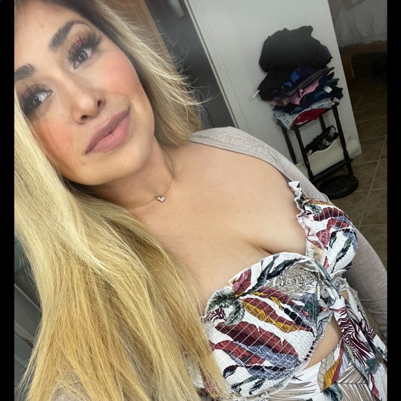 Meet your Posher, Cynthia - Picture 1 of 1